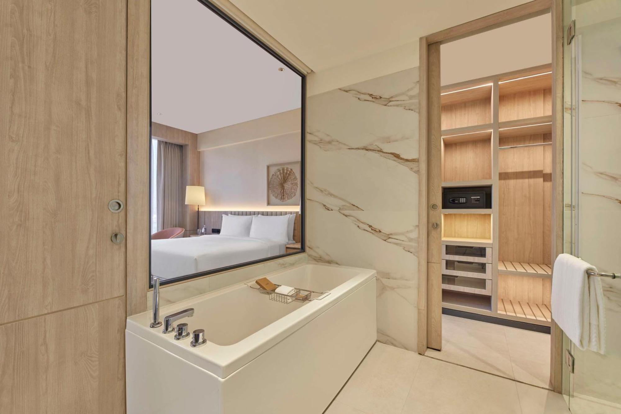 Hilton Gurugram Baani City Centre Gurgaon Buitenkant foto
