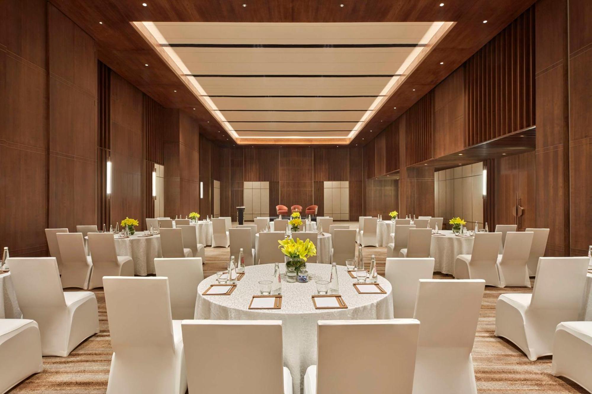 Hilton Gurugram Baani City Centre Gurgaon Buitenkant foto